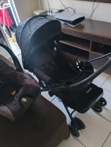 Carrinho de bebê+ bebê conforto - Cosco reverse