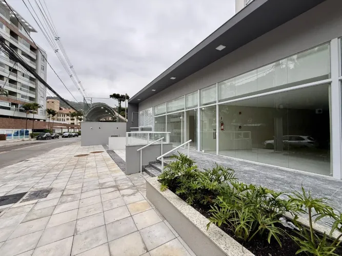 Loja comercial com 4 vagas para alugar próximo ao Passeio Primavera - Bairro Saco Grande,