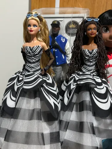 Boneca 2 Barbie signature 65 aniversário