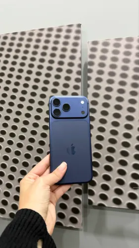 17 PRO MAX AZUL 256 GB SEMINOVO