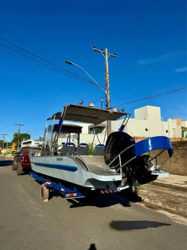 Lancha de alumínio com motor 150HP