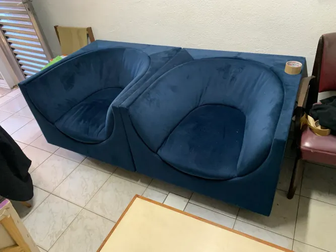 Poltronas Cubos de JORGE ZALSZUPIN