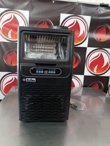 Máquina de gelo 38 kg em 24 HS 220 volts marca FRILUX modelo QL-38H