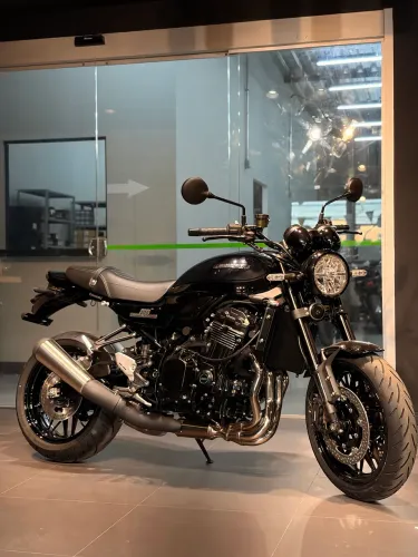 VENDEDOR RICARDO - KAWASAKI Z900 RS 2027