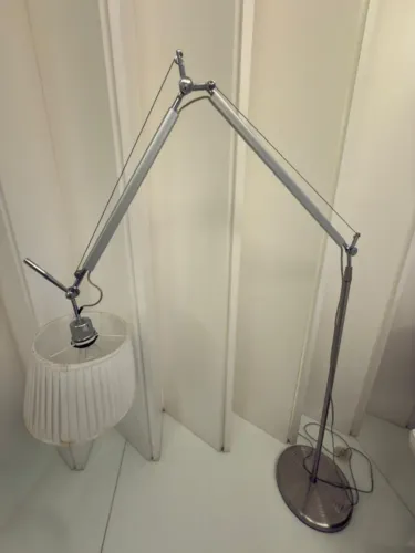 Abajur de metal flexivel
