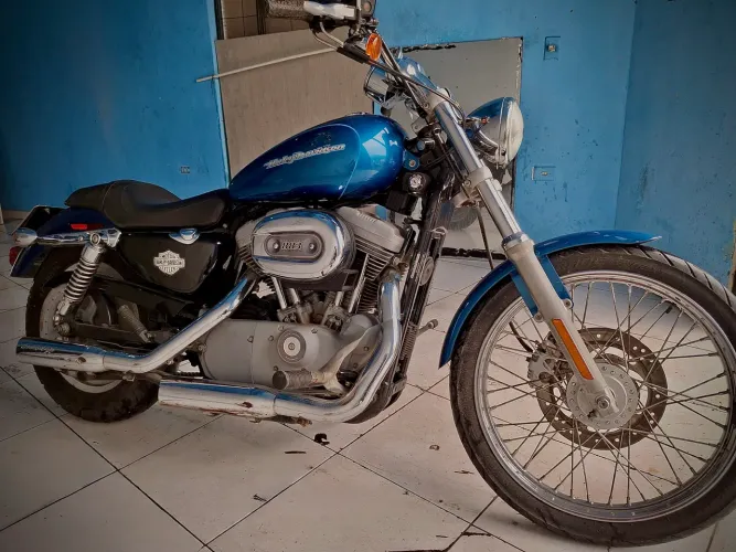 Harley Davidson XL 883 Custom 2005 - Azul 