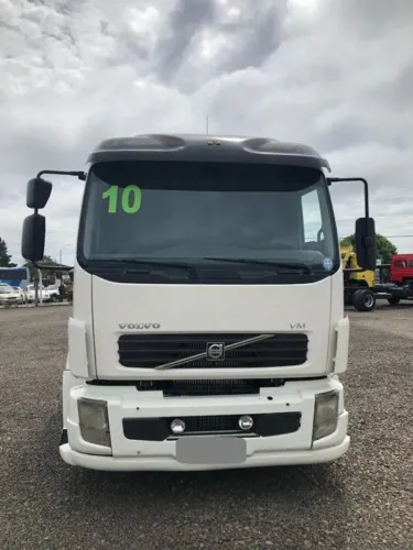 Volvo VM 260 6x2 carroceria 2010