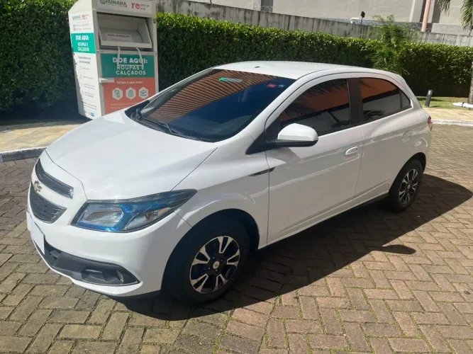 Chevrolet Onix Hatch LT 1.4 8V Flex Power Mec. 4P 2015