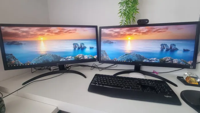 2 Monitores Ultrawide LG 26" - Excelente!!
