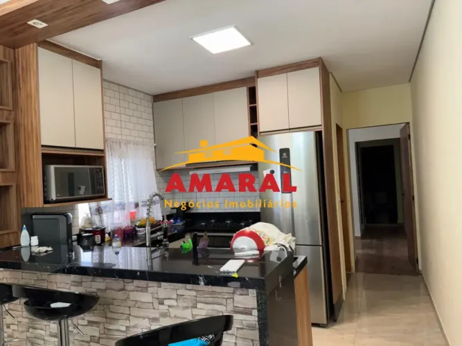 Casa Térrea à Venda 3 Quartos com Suíte / Garagem coberta e Área de Serviço - Cidade Edson