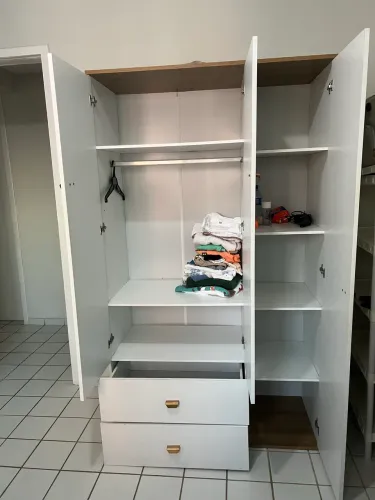 Guarda roupa branco