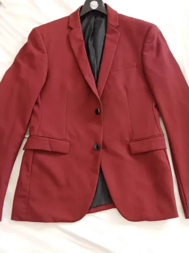 Blazer Vinho Bordô, Muito lindo e Novíssimo. De 900 por 400