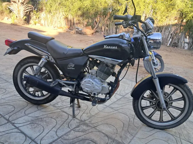 Dafra Kansas 150 