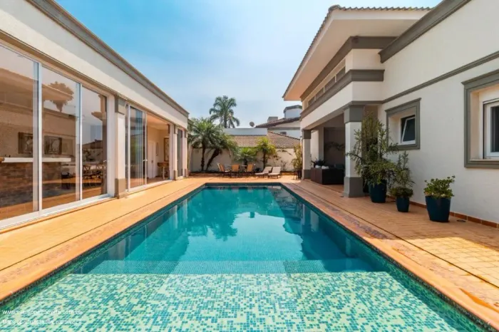 CASA ESTILO ITALIANA DE LUXO COM 4 SUÍTES E ADEGA EM CONDOMÍNIO ATIBAIA