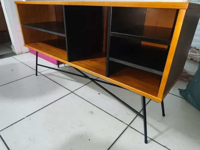 Rack em madeira maciça, 1,20m x 36cm<br>TOKSTOCK<br>599,00<br>Novo, sem detalhe.<br>Carlos Prates