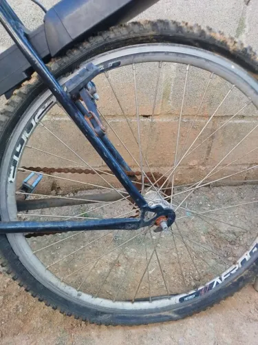 Vende-se sucata de bicicleta