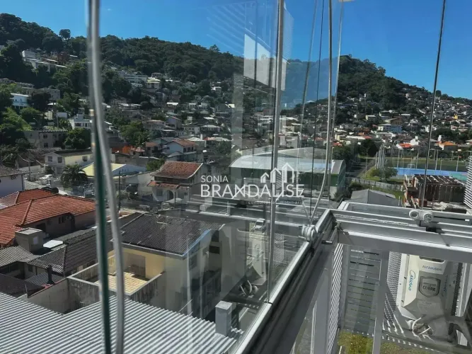 Studio semi mobiliado no Centro de Floripa!