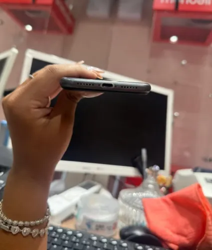 Celular iPhone 11