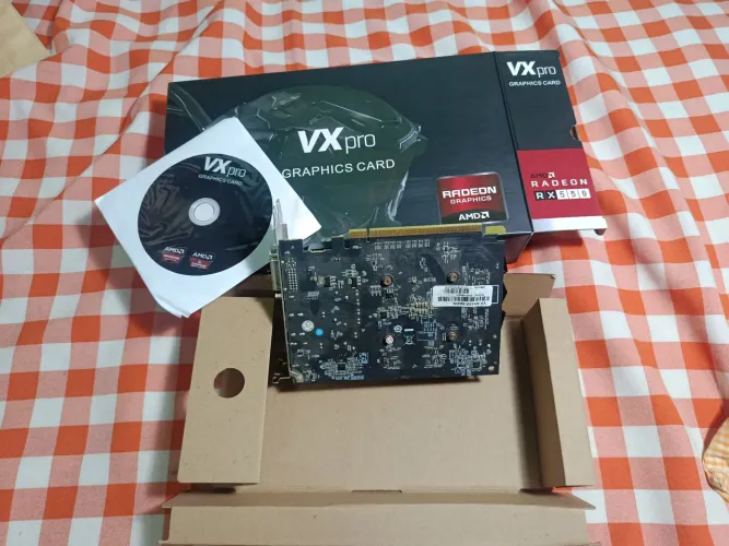 Placa de Vídeo AMD RX 550 4GB - Apenas 4 Meses de Uso (Estado de Nova)"