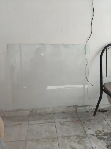 Vendo uma tampa de vidro quadrado para mesa