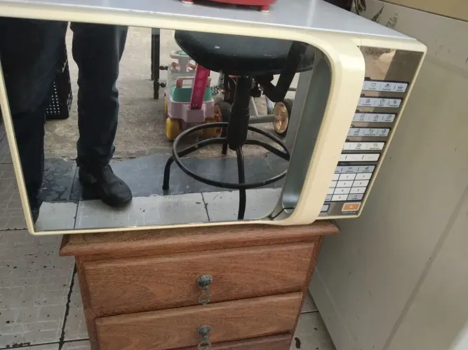 .microondas média Lívia 30 L.