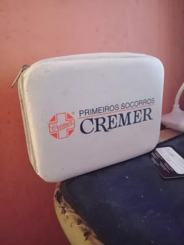 Antiga Nescessaire primeiros socorros cremer anos 2000