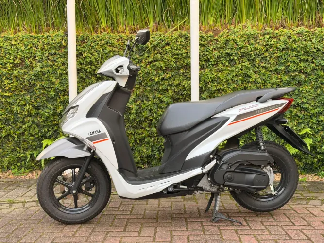 Yamaha Fluo 2023 branca