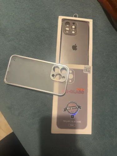     Capinhas Premium iPhone 15 Pro Max Vidro Fosco e Metal
