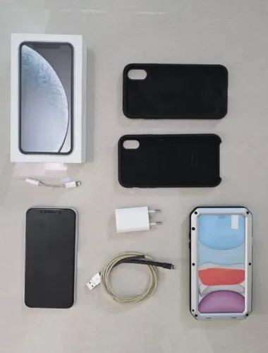 Iphone XR (bateria 79% e acessórios)
