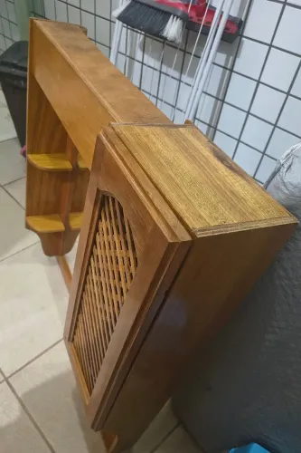 Armário com espelho para banheiro.