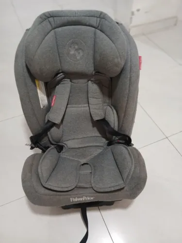 Cadeira para carro de bebê.