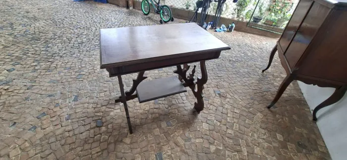 Aparador / Mesa Antiga anos 50/60 em Madeira Maciça - Estilo Clássico Entalhado 