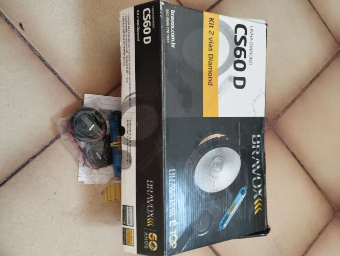 Kit alto-falantes de 2 vias Bravox, modelo CS60 D.