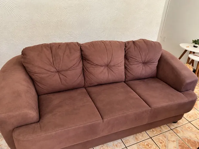 Sofá 3 lugares. 