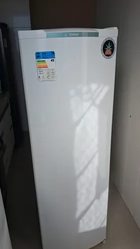 Vende se geladeira