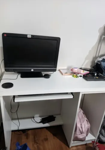 Mesa MDF junto com computador completo