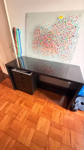 Mesa de escritório com gaveteiro