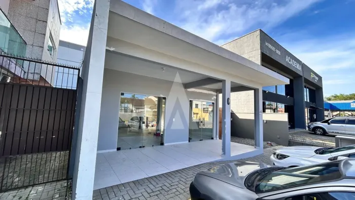 LOJA COMERCIAL COM 76,M² COM AMPLO ESTACIONAMENTO, LAVABOS NO BAIRRO VILA NOVA.