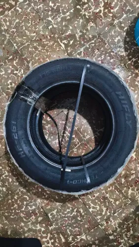 2 pneus Novos aro 13