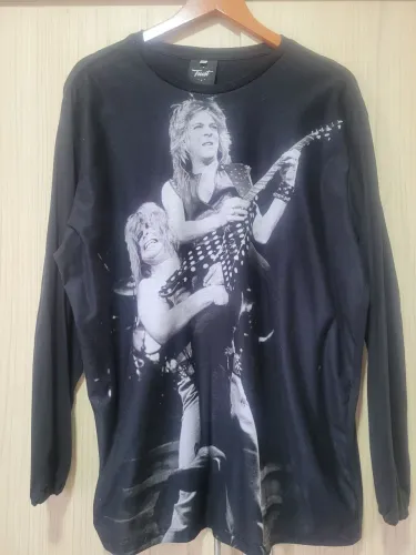 camiseta de manga comprida com  estampa gráfica de Ozzy Osbourne e Randy Rhoads.