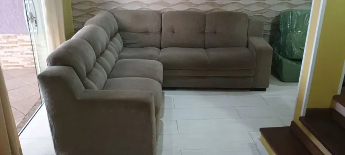 Vendo sofá de canto 05 lugares cor bege usado em ótimo estado.
