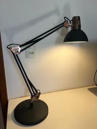 Luminária articulada para escritório grande