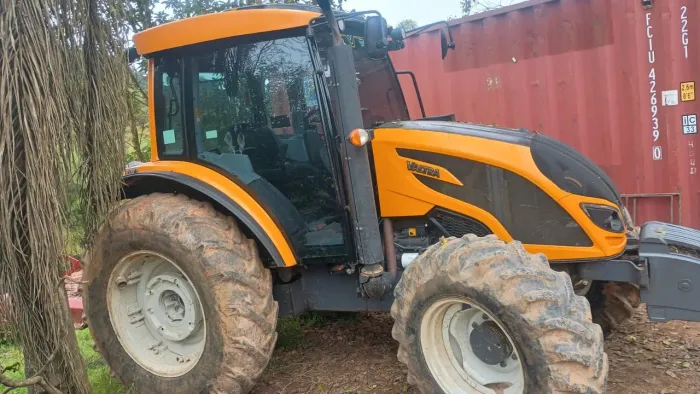 Trator Valtra A104
