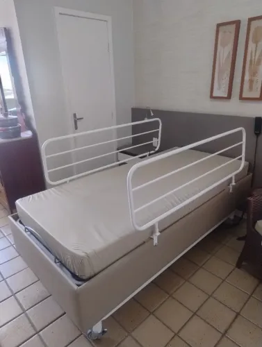 Cama hospitalar motorizada semi-nova