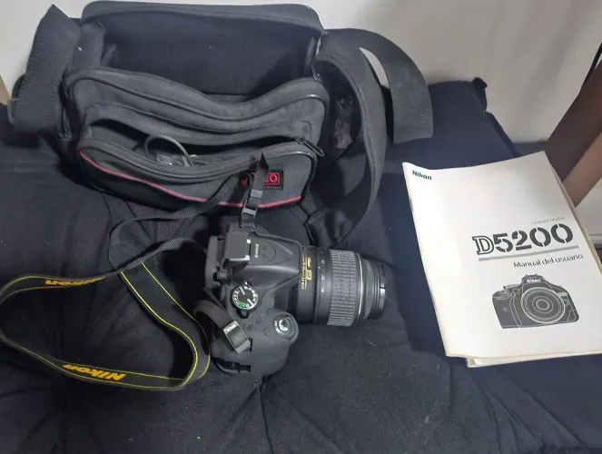 Máquina fotográfica semiprofissional Nikon D5200