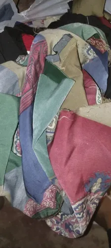 Retalhos de tecido para doar