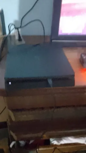 Play 4 slim top acompanha 1 controle e um.jogo gt5 