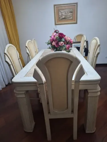 Sala de Jantar Completa Clássica - Mesa 8 Lugares + 8 Cadeiras + Balcão+ Espelho