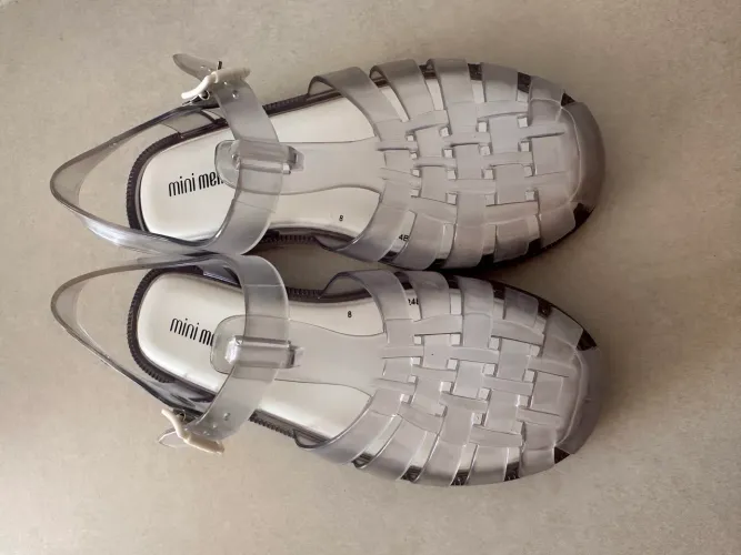 Vendo mini Melissa transparente pouquíssimo usada 