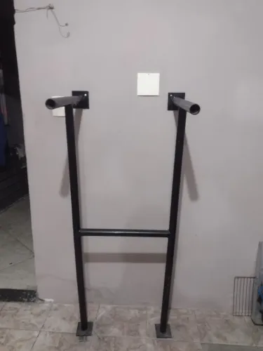 Vendo aralela de musculação em ótimo estado.